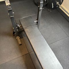 Folding gym barbell bench