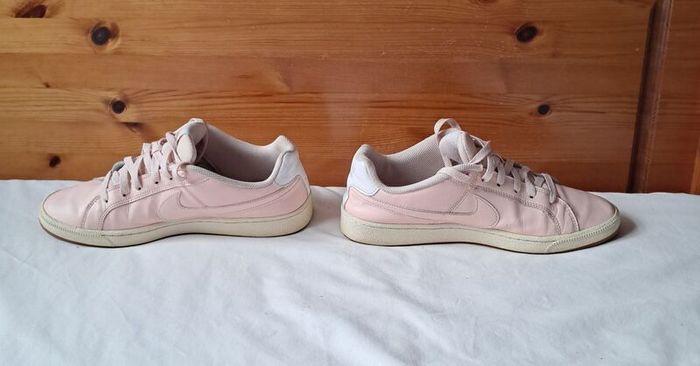 nike court royal Size 8 eu 48.5 pink in great condition