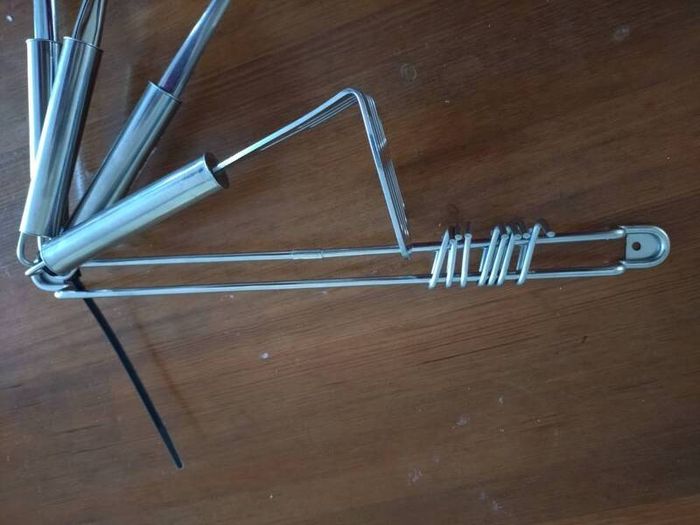 Utensil set and rail with hanging hooks