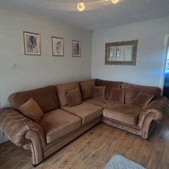 large cornor sofa with cuddle chair