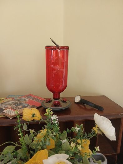 Humming bird feeder