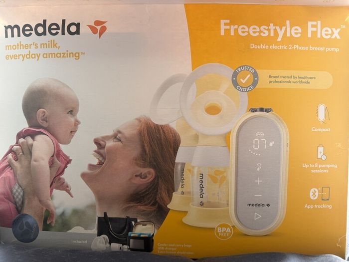 Medela Freestyle Flex Double Electric Breast Pump + Accessories