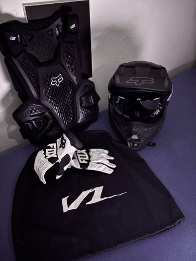 Fox v1 helmet and fox race frame impact