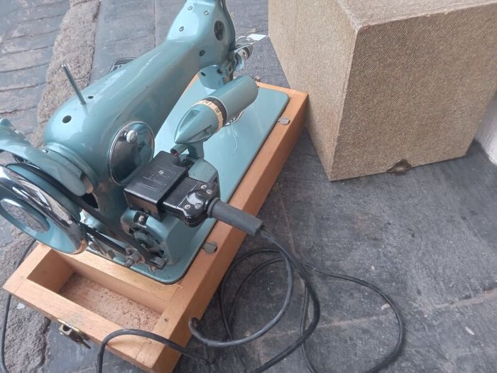 Pinnock sewing machine