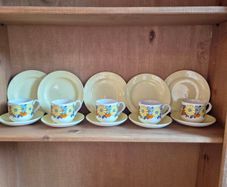 5 piece trio set of carrigaline pottery