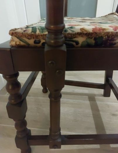 8 Ercol chairs: 6 chairs / 2 carvers