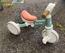 Lol-fun balance bike/tricycle.