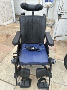 Electric wheelchair
