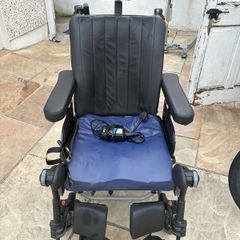 Electric wheelchair