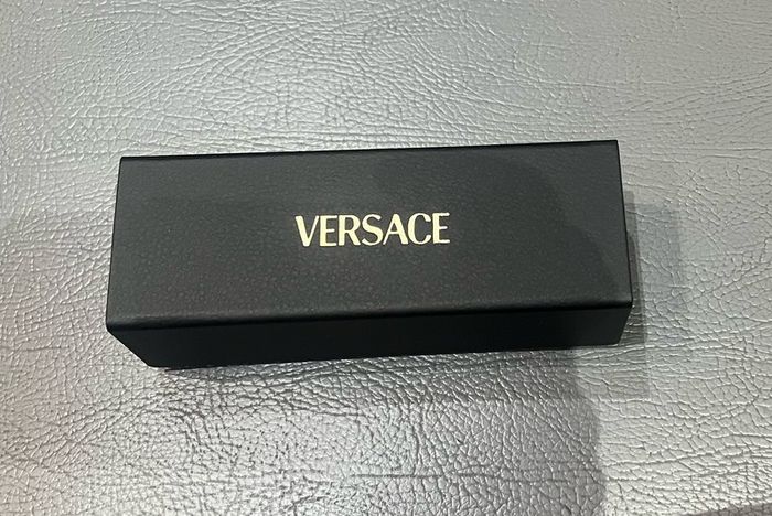 Gucci  Saint lauren Versace Prada roberto cavalli Kenzo dolce gabbana Givenchy ray ban bulvgari Marc jacobs love moschino Burberry Alexander mc queen genuine Glasses Sunglasses Case Hard Shell brand new