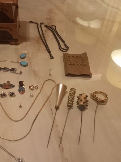 Italian jewellery box, probably Sorrento, jewellery, some stamped. D18 post 10e