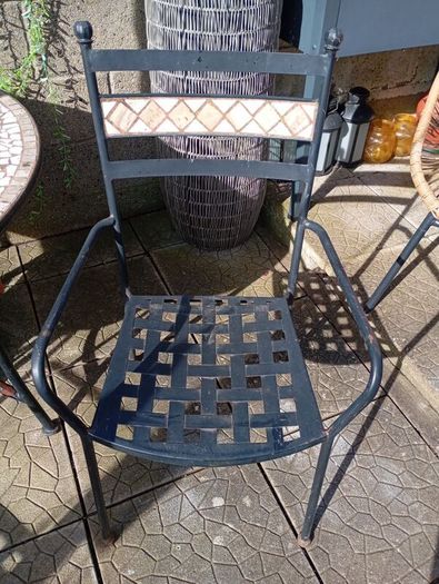 garden table & 4 chairs