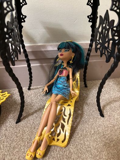 Monster High Scaris City of Frights Cafe Cart  Playset 2012