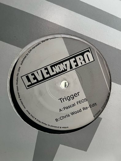 10e each Techno 12" vinyl