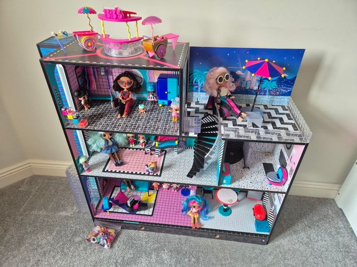 LOL Surprise OMG Doll House PLUS Surprise Hair Beads Salon