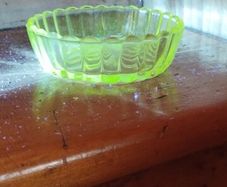 Manganese glass