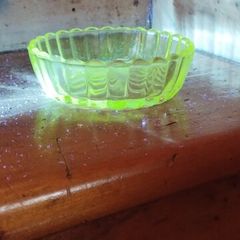Manganese glass