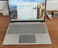 Microsoft Surface Laptop