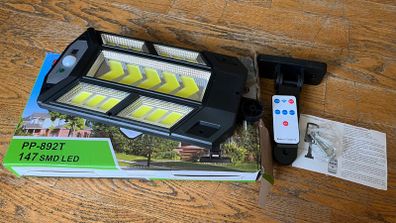 Solar LED with motion sensor, 2200mAh 18650