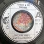 Siouxsie and The Banshees - Hong Kong Garden (1978) 7" Image 3