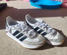 Adidas runners size 4.5