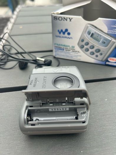 Vintage Sony Walkman Digital Radio SRF-M37L - Boxed, Mint Condition
