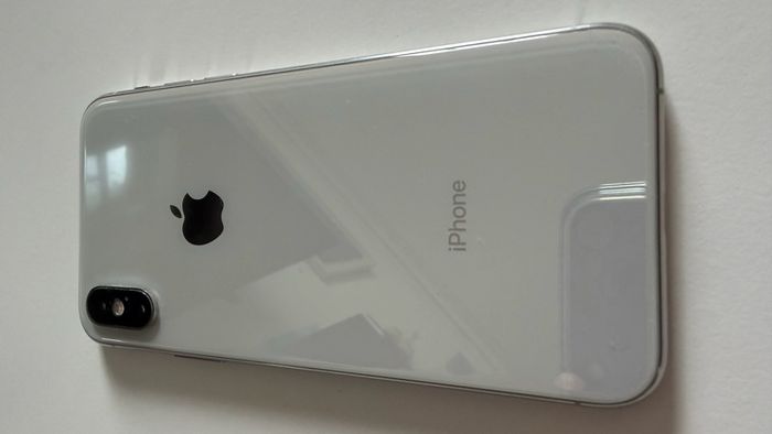 iPhone XS 64GB Silver White, SIM free, unlocked.