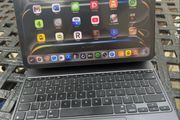 iPad Pro 1TB M4 chip Cellular with Magic Keyboard