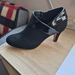 ladies footwear