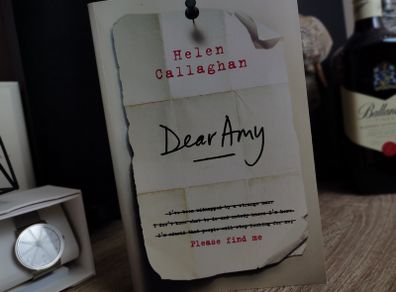 Dear Amy ! UNCORRECTED PROOF COPY ! by Helen Callaghan ! 2016 ! by Penguin Publishing !