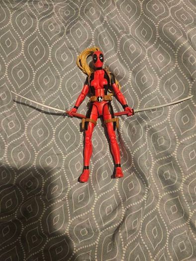Marvel Legends Lady Deadpool