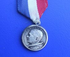 POPE PAUL VI (papacy 1963-1978) - a vintage Vatican souvenir medal with original ribbon (1960s)