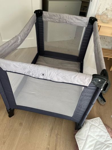 travel cot