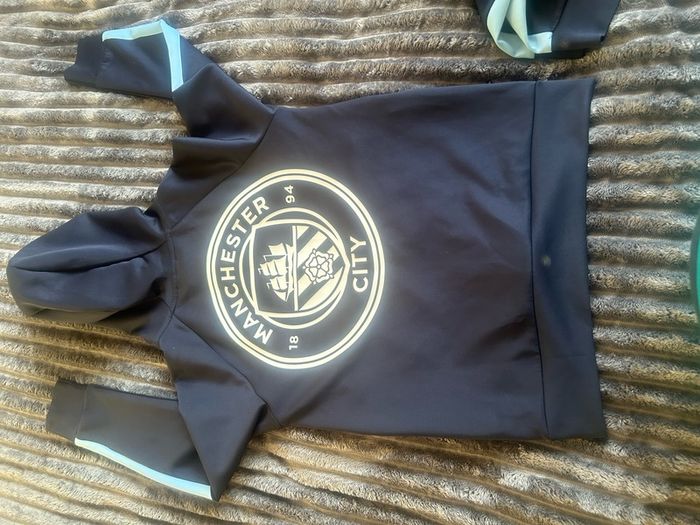 Man City tracksuit & tee shirt age 10-12 years