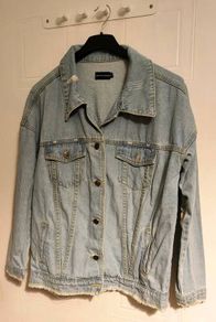 PrettyLittleThing Distressed Denim Jacket Size M