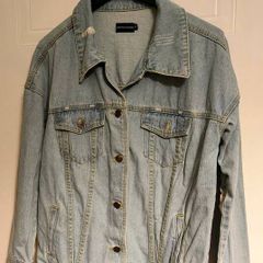 PrettyLittleThing Distressed Denim Jacket Size M