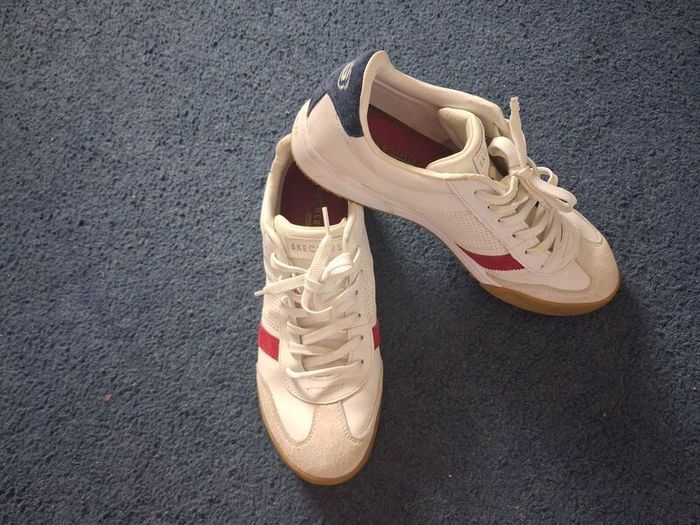 Sketchers Size 6 /39