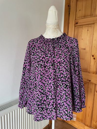 Dunnes floral print top size 18 New with tags