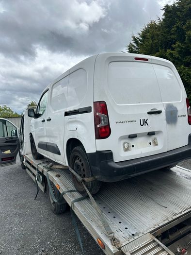 Selection Of Vans For Parts