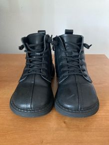Boys leather boots 10/28