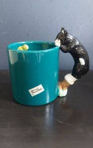 Fabulous Collectable Vintage Hand-Painted 3-D Cat and Frog Mug by Bergschrund, Seattle, USA, from 1991, Display Only Due to Hairline Crack