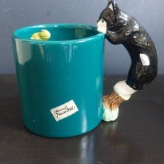 Fabulous Collectable Vintage Hand-Painted 3-D Cat and Frog Mug by Bergschrund, Seattle, USA, from 1991, Display Only Due to Hairline Crack