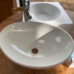 Curved basin