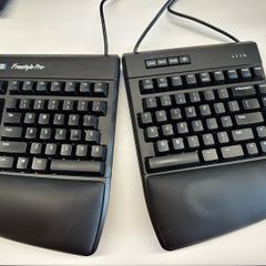 Kinesis FreeStyle Pro with wrist rest silent CherryMX Red switches