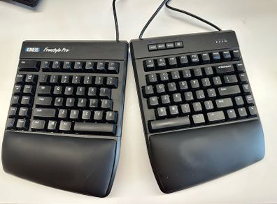 Kinesis FreeStyle Pro with wrist rest silent CherryMX Red switches