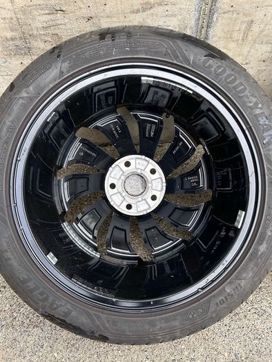 Genuine Volkswagen R-Line Ventura  17" Alloys & Tyres - Like New, Good Year Tyres