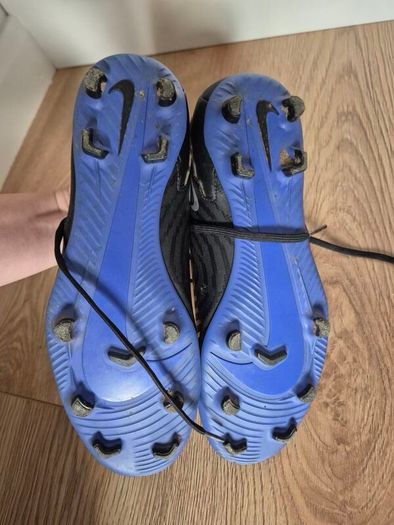 soccer boots, size uk 7