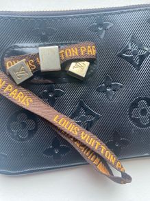 'Louis Vuitton' Wrist Bag
