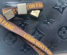 'Louis Vuitton' Wrist Bag
