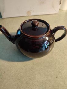 Vintage BROWN TEAPOT With LID Excellent  Condition.